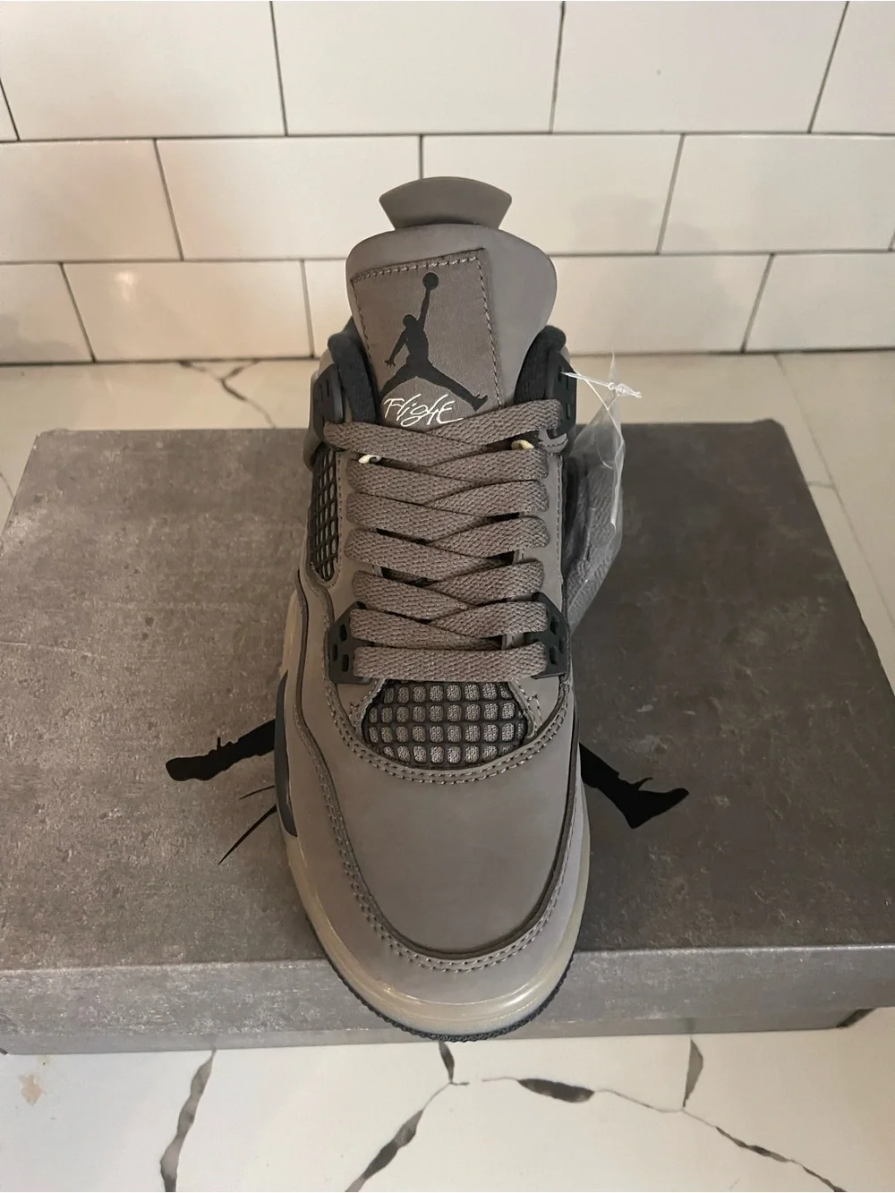 Men’s Retro 4 Cave Stone Size 5.5.
